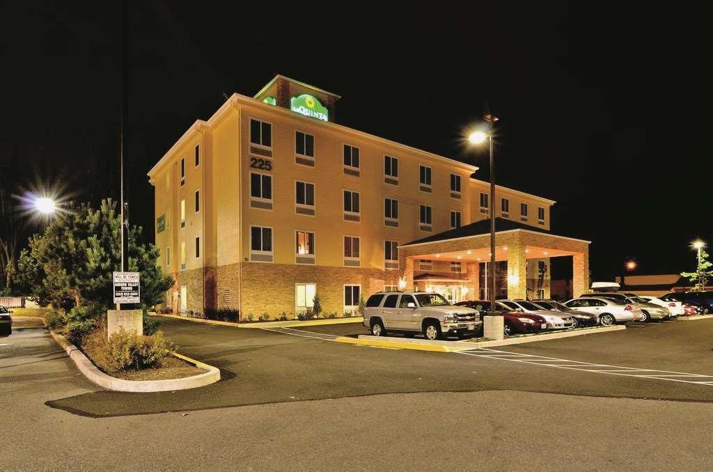 La Quinta By Wyndham Auburn Hotel Exterior photo