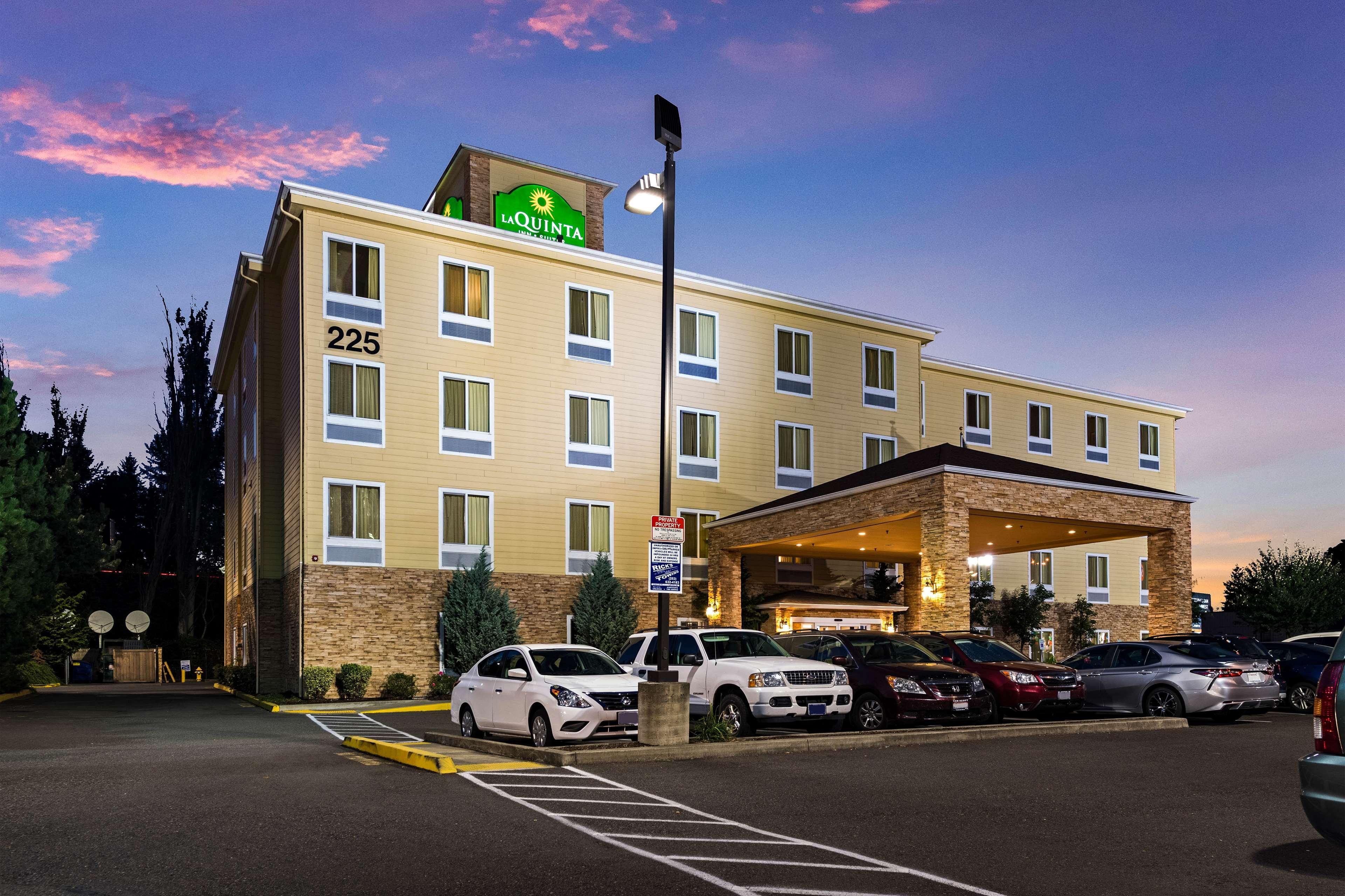 La Quinta By Wyndham Auburn Hotel Exterior photo