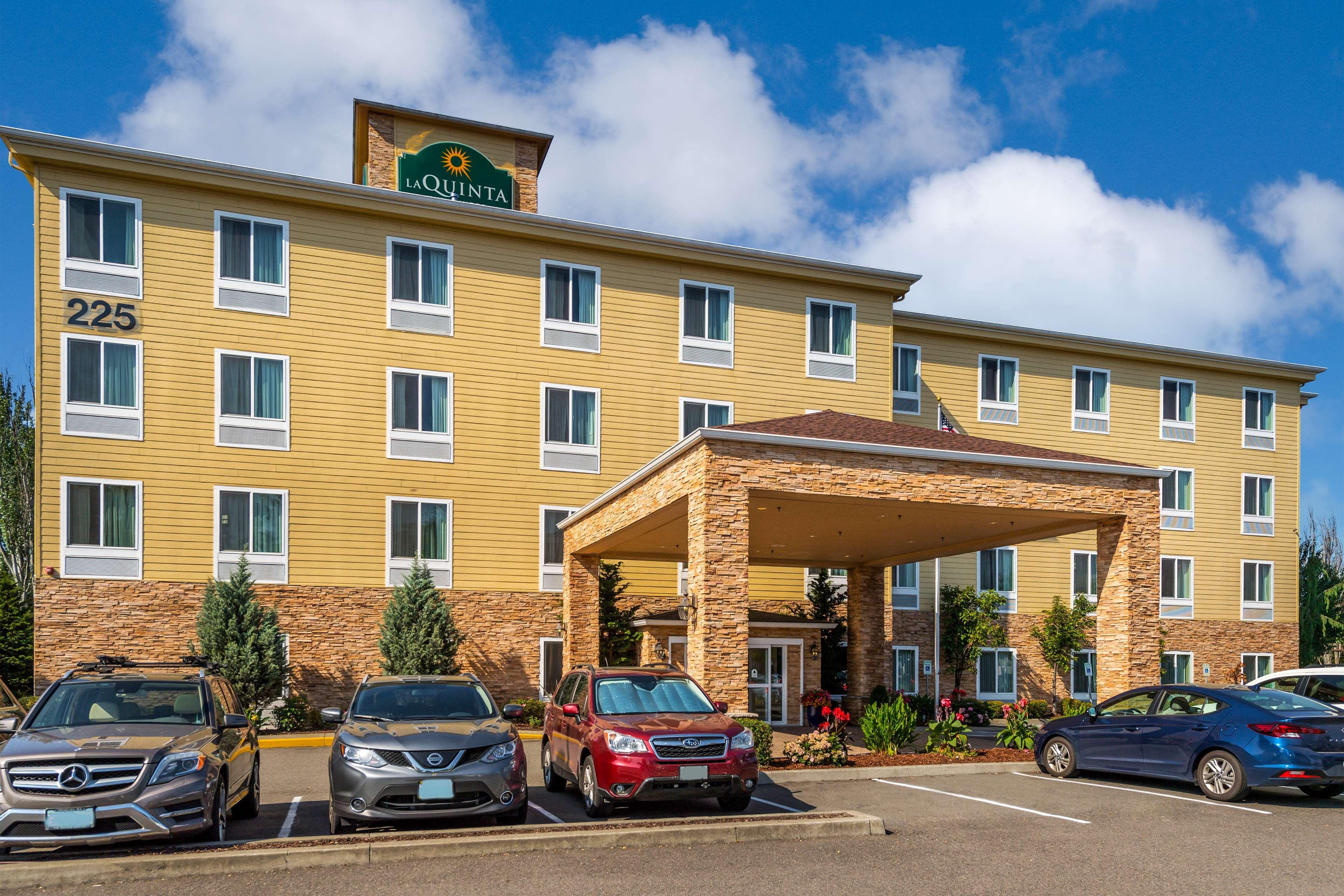 La Quinta By Wyndham Auburn Hotel Exterior photo