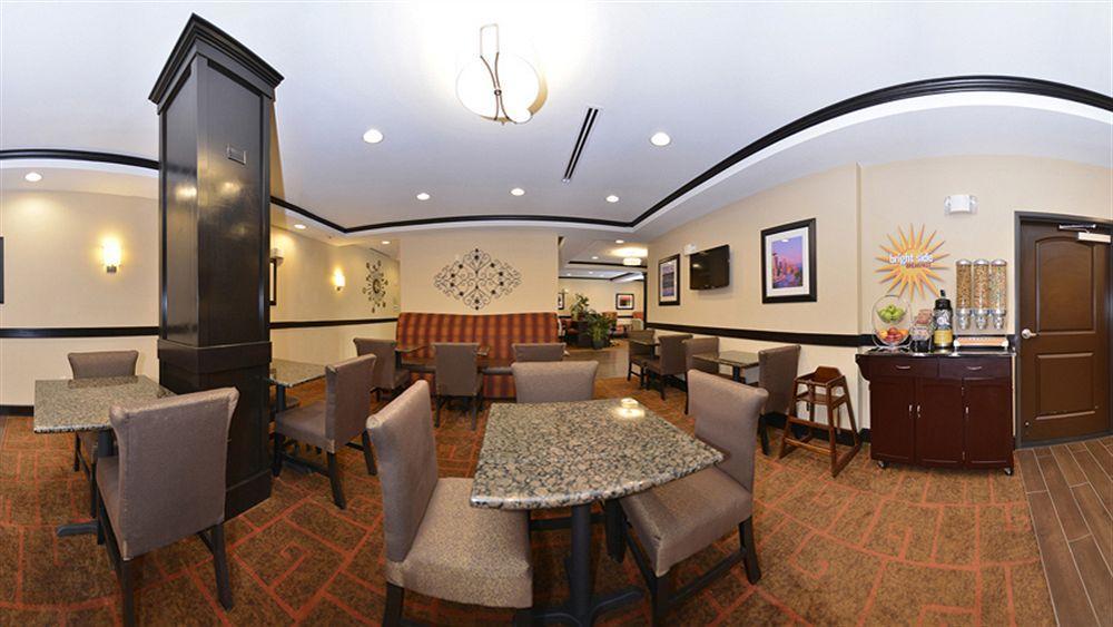 La Quinta By Wyndham Auburn Hotel Exterior photo