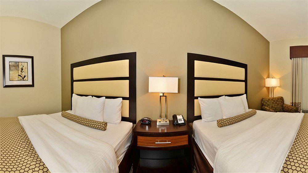 La Quinta By Wyndham Auburn Hotel Exterior photo