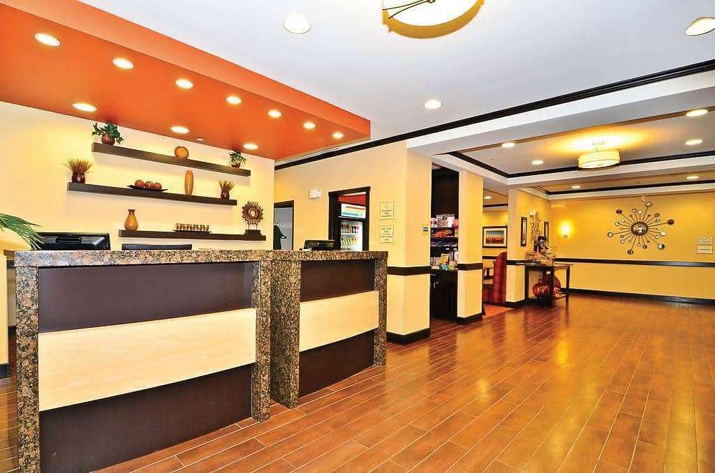 La Quinta By Wyndham Auburn Hotel Interior photo
