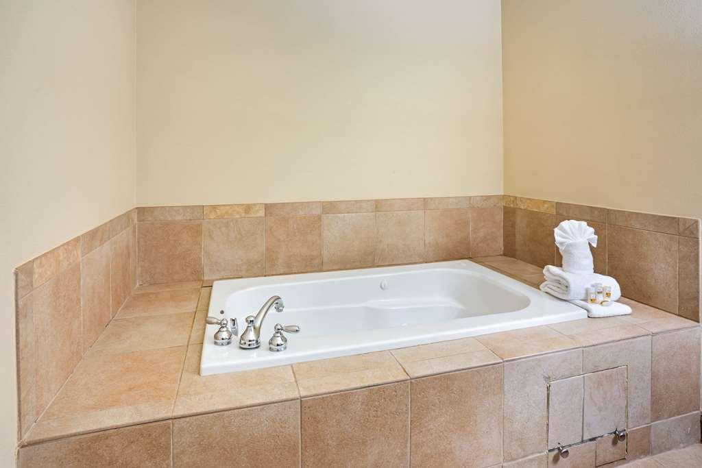 La Quinta By Wyndham Auburn Hotel Room photo